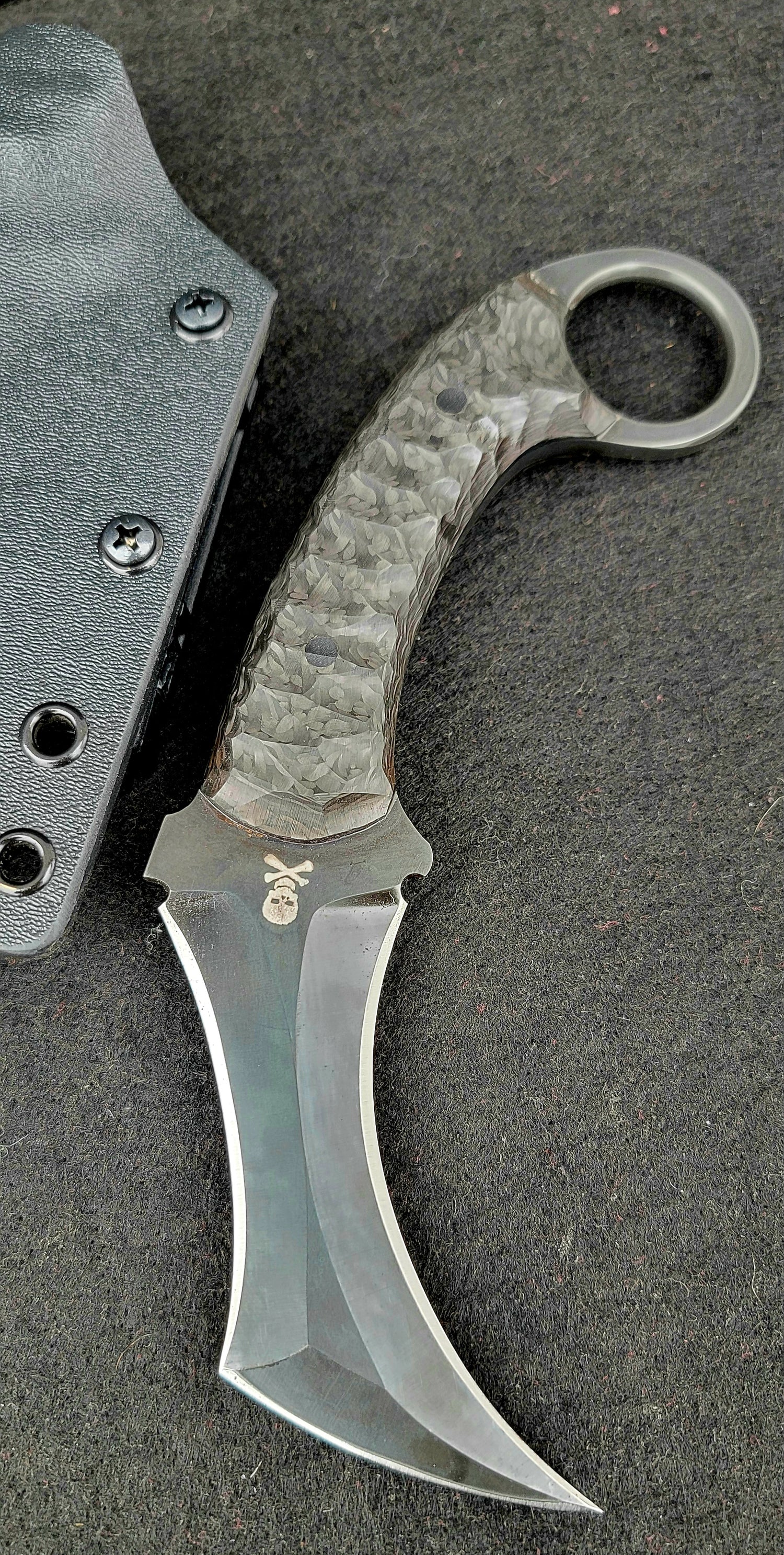 Angel fire Hellian Karambit