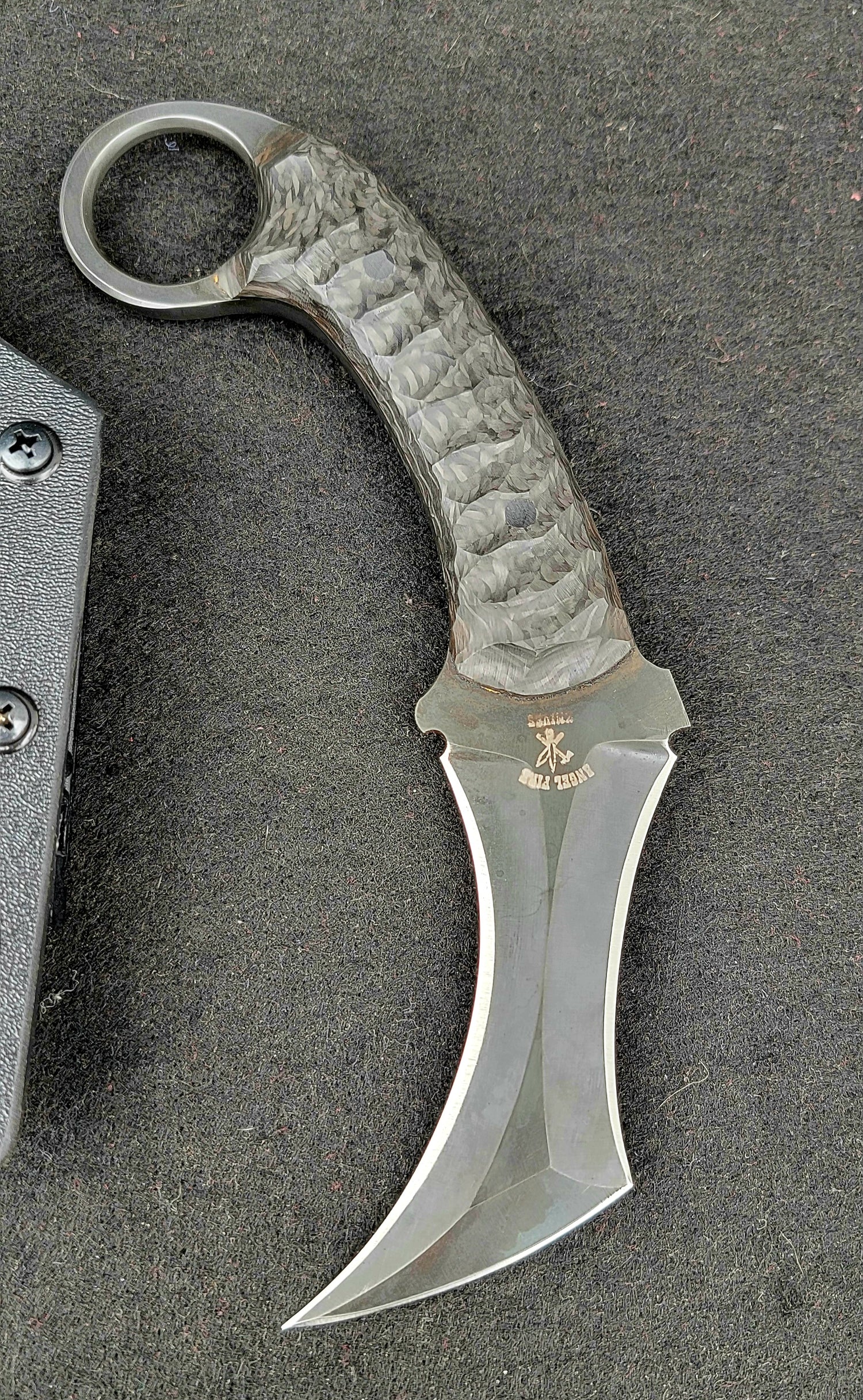 Angel fire Hellian Karambit